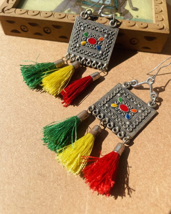 Square-shaped oxidised earrings