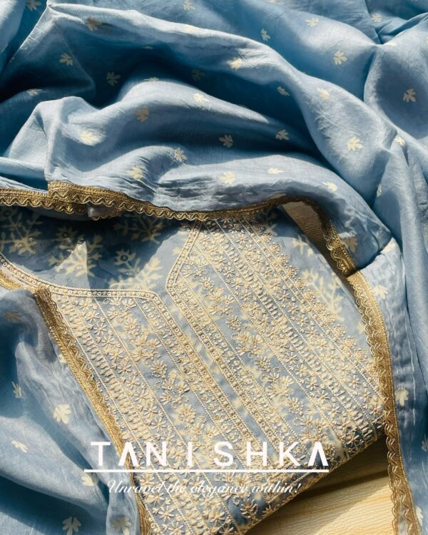 Muslin Suit with Off-white Embroidery